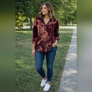 J.A.K. Burgandy Hooded Tie Dye Long Roll Tab Sleeve Button Up Flannel Large